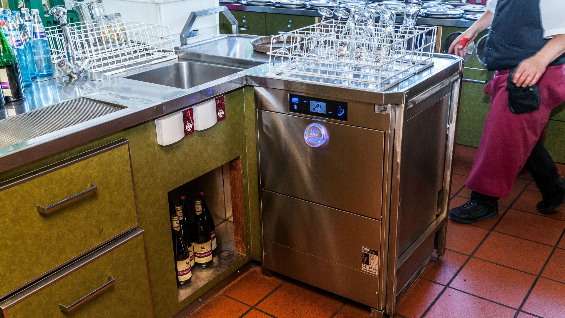 undercounter glass washer for bars